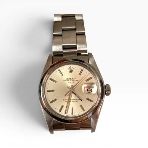 ROLEX DATE 34 MM STEEL SILVER DIAL OYSTER AUTOMATIC WATCH 1500 CIRCA 1978: ROLEX DATE 34 MM STEEL SILVER DIAL OYSTER AUTOMATIC WATCH 1500 CIRCA 1978 Manufacturer Rolex Category Mens Date 34mm Subcategory Plastic Crystal Non Quick Reference Number 1500 Band Stainless Steel Ba