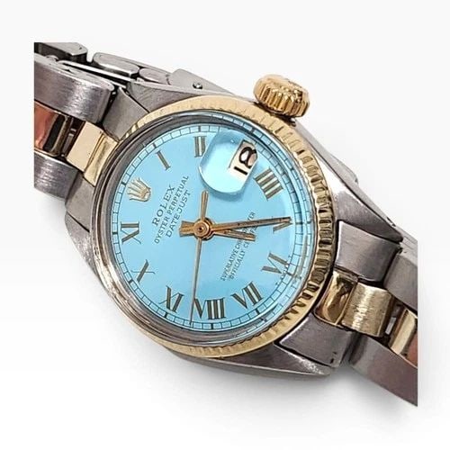 ROLEX LADIES DATEJUST 26 MM TWO TONE BLUE TURQUOISE OYSTER WATCH 6517 CIRCA 1964: ROLEX LADIES DATEJUST 26 MM TWO TONE BLUE TURQUOISE OYSTER WATCH 6517 CIRCA 1964 Manufacturer Rolex Category Ladies Datejust Reference Number 6517 Band Steel ,Yellow Gold Band Color Yellow Gold & Stai