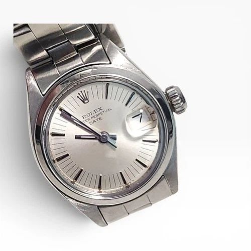 ROLEX LADIES DATE 26 MM RADIAL DIAL STEEL OYSTER AUTOMATIC WATCH 6916 CIRCA 1974: ROLEX LADIES DATE 26 MM RADIAL DIAL STEEL OYSTER AUTOMATIC WATCH 6916 CIRCA 1974 Manufacturer Rolex Category Oyster Perpetual Ladies Date Reference Number 6916 Additional Keywords RADIAL DIAL Band Sta