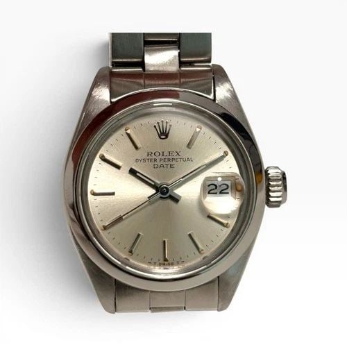 ROLEX LADIES DATE 26 MM STEEL OYSTER SILVER DIAL AUTOMATIC WATCH 6916 CIRCA 1979: ROLEX LADIES DATE 26 MM STEEL OYSTER SILVER DIAL AUTOMATIC WATCH 6916 CIRCA 1979 Manufacturer Rolex Category Oyster Perpetual Ladies Date Reference Number 6916 Band Stainless Steel Band Color Steel Ba