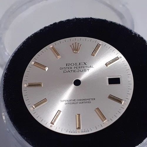 ROLEX OYSTER PERPETUAL DATEJUST SILVER DIAL 16013 27.7 MM 16233: ROLEX OYSTER PERPETUAL DATEJUST SILVER DIAL Manufacturer Rolex Reference Number 16013 Additional Keywords Date Just fit Quick Set FIT REF 16233 Dial Color Silver Diameter 27.7 mm Gender Mens Gral Cond