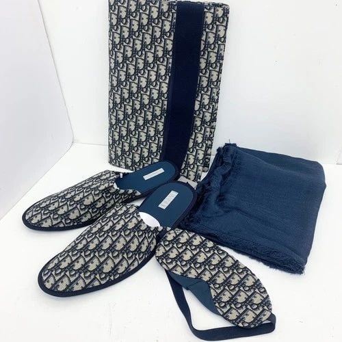 AUTHENTIC CHRISTIAN DIOR TROTTER INSIGNIA TRAVEL SET SLIPPERS EYE MASK BLANKET (1 of 2)