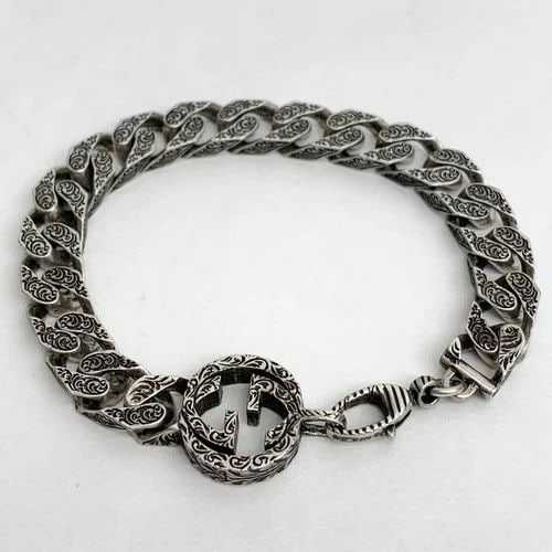 AUTHENTIC GUCCI ARABESQUE BRACELET AGED SILVER STERLING 925 GG LOGO SERPENTINE: AUTHENTIC GUCCI ARABESQUE BRACELET AGED SILVER STERLING 925 GG LOGO SERPENTINE Gucci Sterling Silver 925 Lobster Claw Closure Womens, Ladies Manufactured: Italy Length: 18.5 cm 33.7 grams 925 Sterling