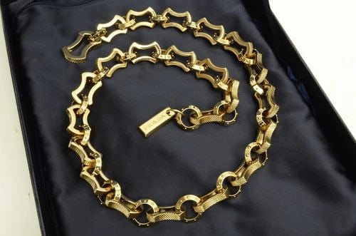 AUTHENTIC PRADA MILANO HOURGLASS NECKLACE GOLD LINK CLIP GP CHIC FASHION JEWELRY: AUTHENTIC PRADA MILANO HOURGLASS NECKLACE GOLD LINK CLIP GP CHIC FASHION JEWELRY Authentic Prada Milano Hourglass Necklace Gold Link Clip GP Chic Fashion Jewelry Authentic Prada Milano Hourglass Neckl