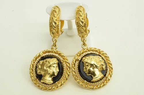 AUTHENTIC YSL CLIP ON EARRINGS GP HALF CRESCENT ROUND BLACK PROFILE JEWELRY YVES: AUTHENTIC YSL CLIP ON EARRINGS GP HALF CRESCENT ROUND BLACK PROFILE JEWELRY YVES Authentic YSL Clip On Earrings GP Half Crescent Round Black Profile Jewelry Yves Condition: wonderful condition earring