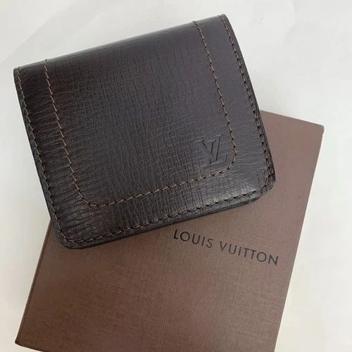 AUTHENTIC LOUIS VUITTON BROWN WALLET LEATHER CLIP COIN CASE WALLET LOGO: AUTHENTIC LOUIS VUITTON BROWN WALLET LEATHER CLIP COIN CASE WALLET LOGO Louis Vuitton Clip Closure Coin Pouch Leather Manufactured: France Width: 10.5 cm Height: 9.5 cm Depth: 3.0 cm ----- CONDITION R