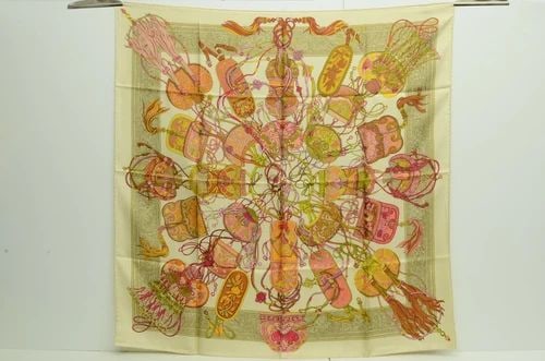 AUTHENTIC GUCCI VINTAGE SCARF 90CM SILK BEIGE PINK MEANDER TASSELS W CLASSIC BOX: AUTHENTIC GUCCI VINTAGE SCARF 90CM SILK BEIGE PINK MEANDER TASSELS W CLASSIC BOX Authentic Gucci Vintage Scarf 90cm Silk Beige Pink Meander Tassels w Classic Box Authentic Gucci Vintage Scarf 90cm Sil