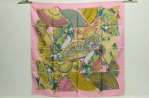 AUTHENTIC GUCCI VINTAGE SCARF 90CM SILK PINK EASTERN FANS DESIGN: AUTHENTIC GUCCI VINTAGE SCARF 90CM SILK PINK EASTERN FANS DESIGN Authentic Gucci Vintage Scarf 90cm Silk Pink Eastern Fans Design Authentic Gucci Vintage Scarf 90cm Silk Pink Eastern Fans Design