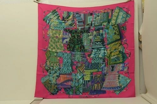AUTHENTIC HERMES SCARF VINTAGE VOYAGE EN ETOFFES PINK 90CM FAIVRE SILK: AUTHENTIC HERMES SCARF VINTAGE VOYAGE EN ETOFFES PINK 90CM FAIVRE SILK Voyage en Etoffes A Journey in Fabrics Annie Faivre Manufactured: France Height: 90cm (35.4 inch) Width: 90cm (35.4 inch) 100% Si