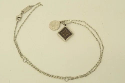 AUTHENTIC LOUIS VUITTON MONOGRAM EMBLEM NECKLACE SP SILVER JEWELRY ACCESSORY (1 of 2)