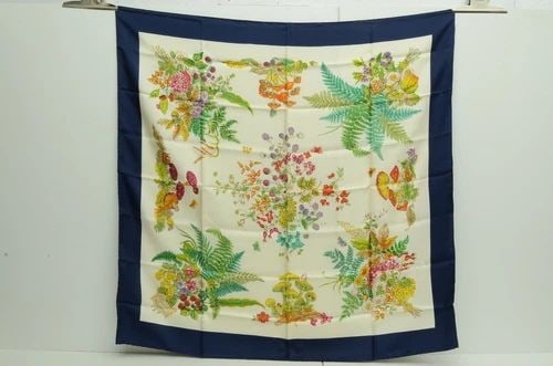 AUTHENTIC GUCCI VINTAGE SCARF 90CM SILK BLUE WHITE FLOWER ACCESSORY COLLECTION (1 of 2)
