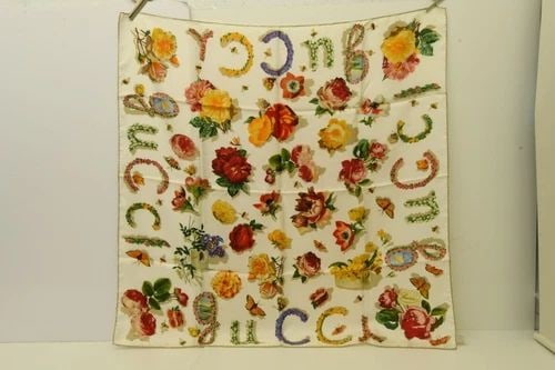 AUTHENTIC GUCCI WHITE MULTICOLOR SILK SCARF 90CM FLORAL LETTERS GARDEN NATURE: AUTHENTIC GUCCI WHITE MULTICOLOR SILK SCARF 90CM FLORAL LETTERS GARDEN NATURE Authentic Gucci White Multicolor Silk Scarf 90cm Floral Letters Garden Nature Authentic Gucci White Multicolor Silk Scarf 