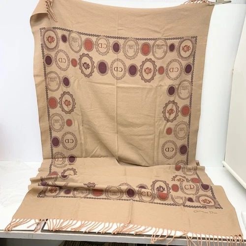 AUTHENTIC DIOR WOOL SCARF STOLE TAN CD LOGO FRINGED SHAWL 170CM VINTAGE WRAP: AUTHENTIC DIOR WOOL SCARF STOLE TAN CD LOGO FRINGED SHAWL 170CM VINTAGE WRAP Dior, Logo, Classic, Fashion !00% Wool Manufactured: France Female, Ladies Heigh170cm Width: 44cm Stole Wrap Scarf Tan ----