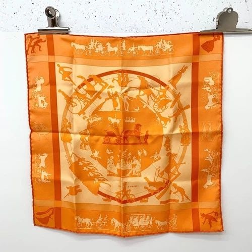 AUTHENTIC HERMES SCARF JEUX D'OMBRES ORANGE 40CM DUBIGEON SILK HEADSCARF: AUTHENTIC HERMES SCARF JEUX D'OMBRES ORANGE 40CM DUBIGEON SILK HEADSCARF Play of Shadows Jeux d'Ombres Loïc Dubigeon Manufactured: France Height: 40cm (15.7 inch) Width: 40cm (15.7 inch) 100% Silk Lo