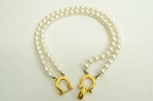AUTHENTIC FERRAGAMO GANCINI FAUX PEARL CLIP NECKLACE GOLD EMBLEM GP JEWELRY (1 of 2)