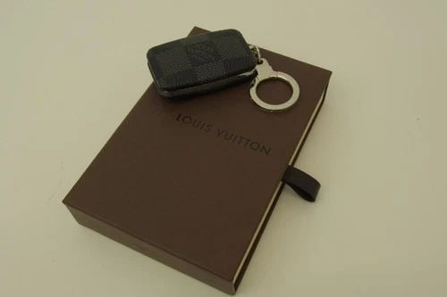AUTHENTIC LOUIS VUITTON BLACK DAMIER PUSH FLASHLIGHT SP RING KEYCHAIN ACCESSORY (1 of 2)