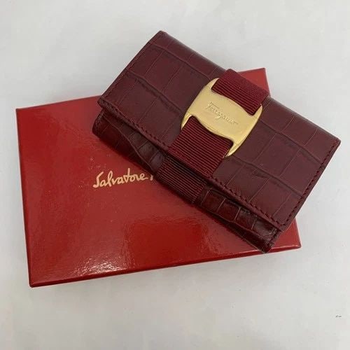 AUTHENTIC SALVATORE FERRAGAMO RED GOLD 6 KEY RING GP VINTAGE LEATHER CASE HOLDER: AUTHENTIC SALVATORE FERRAGAMO RED GOLD 6 KEY RING GP VINTAGE LEATHER CASE HOLDER AUTHENTIC SALVATORE FERRAGAMO RED GOLD 6 KEY RING GP VINTAGE LEATHER CASE HOLDER Crocodile Design Clip Closure Width: 1