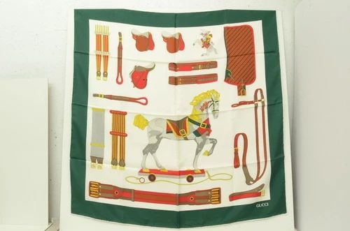 AUTHENTIC GUCCI 100% SILK SCARF GREEN EQUESTRIAN 90CM HORSE BUCKLES RED WHITE (1 of 2)