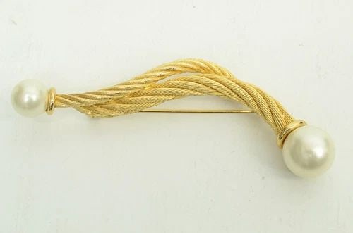 AUTHENTIC CHRISTIAN DIOR ROPE BROOCH GOLD PEARL GP SIGNATURE JEWELRY ACCESSORY: AUTHENTIC CHRISTIAN DIOR ROPE BROOCH GOLD PEARL GP SIGNATURE JEWELRY ACCESSORY Authentic Christian Dior Rope Brooch Gold Pearl GP Signature Jewelry Accessory Authentic Christian Dior Rope Brooch Gold 