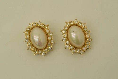 AUTHENTIC CHRISTIAN DIOR CLIP ON EARRINGS OVAL GP FAUX PEARL RHINESTONE JEWELRY: AUTHENTIC CHRISTIAN DIOR CLIP ON EARRINGS OVAL GP FAUX PEARL RHINESTONE JEWELRY Authentic Christian Dior Clip On Earrings Oval GP Faux Pearl Rhinestone Jewelry Jewelry Accessories Ladies, Womens, Fema