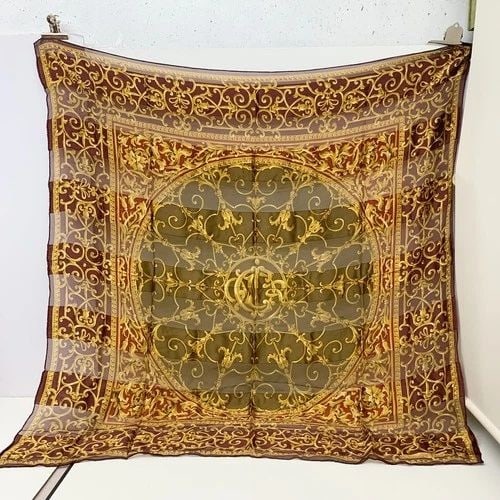 AUTHENTIC DIOR SILK SCARF GOLD INSIGNIA RED SHAWL 103CM VINTAGE LIGHTWEIGHT WRAP: AUTHENTIC DIOR SILK SCARF GOLD INSIGNIA RED SHAWL 103CM VINTAGE LIGHTWEIGHT WRAP Christian Dior Logo, Insignia, Brooch Jewelry, Fashion 100% Silk Manufactured: France Female, Ladies 103cm (40.5 inches