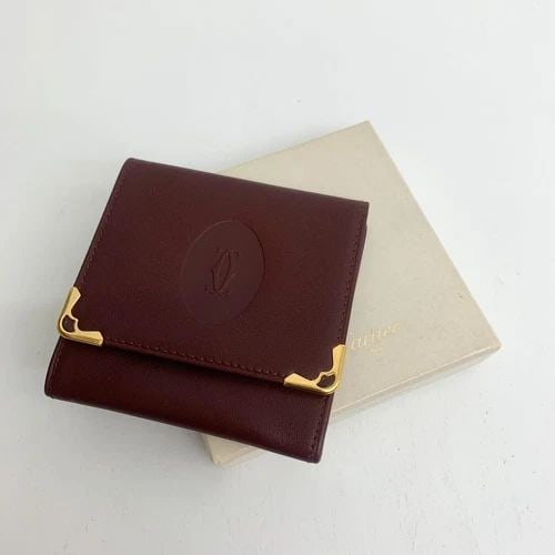 AUTHENTIC CARTIER BURGUNDY WALLET LEATHER DECOR LOGO GP CORNER COIN CASE POUCH: AUTHENTIC CARTIER BURGUNDY WALLET LEATHER DECOR LOGO GP CORNER COIN CASE POUCH Authentic Cartier Burgundy Wallet Leather Decor Logo GP Corner Coin Case Pouch Double C Decor Clip Closure Width: 8.0 cm 