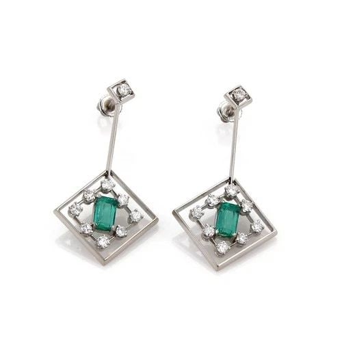 DIAMOND EMERALD GOLD EARRINGS 14K WHITE 3.50CT RHOMBUS DANGLE STYLE: DIAMOND EMERALD GOLD EARRINGS 14K WHITE 3.50CT RHOMBUS DANGLE STYLE Beautiful 4.20ct Diamond & Emerald 14k White Gold Fancy Drop Dangle Earrings Description This elegant vintage pair of earrings are c
