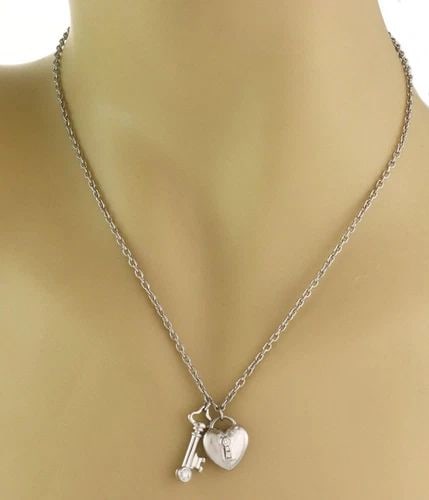 TIFFANY & CO. PADLOCK & KEY NECKLACE PLATINUM DIAMOND HEART PENDANT: TIFFANY & CO. PADLOCK & KEY NECKLACE PLATINUM DIAMOND HEART PENDANT Tiffany & Co. Diamond Platinum Heart Padlock & Key Pendant Necklace Description This is an authentic Tiffany & Company bracelet, it 