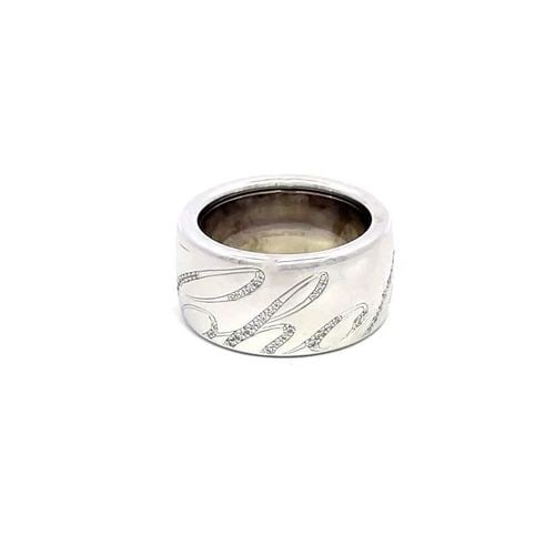 CHOPARD CHOPARDISSIMO DIAMOND 18K WHITE GOLD ENGRAVED WIDE BAND RING SIZE 6.25: CHOPARD CHOPARDISSIMO DIAMOND 18K WHITE GOLD ENGRAVED WIDE BAND RING SIZE 6.25 From the Chopardissimo Collection by Chopard, this beautiful wide slight dome shape band is crafted from 18k white gold w