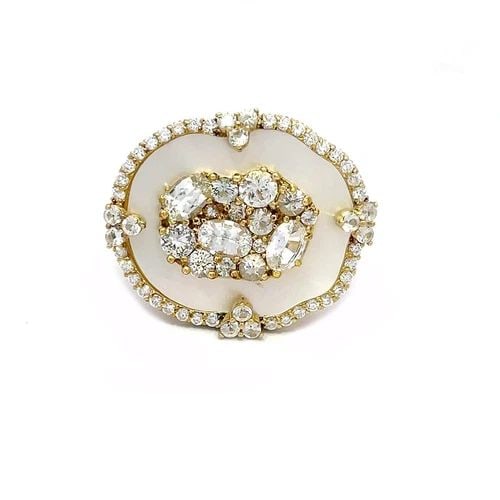 JUDITH RIPKA DIAMOND GEMS GOLD RING 18K YELLOW OVAL TOP: JUDITH RIPKA DIAMOND GEMS GOLD RING 18K YELLOW OVAL TOP Elevate your jewelry collection with the Judith Ripka 18k Yellow Gold Ring, a piece that exudes timeless elegance. The oval top is beautifully a