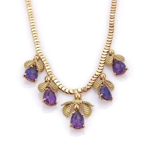 AMETHYST GOLD NECKLACE 18K ROSE 5 FLORAL DROP CHARM VINTAGE: AMETHYST GOLD NECKLACE 18K ROSE 5 FLORAL DROP CHARM VINTAGE This is a gorgeous vintage necklace; it is crafted from 18k rose gold with greenish color gold with a textured and polished finish. The 3mm 