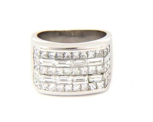 BAGUETTE PRINCESS DIAMOND RING 18K WHITE GOLD SIZE 6: BAGUETTE PRINCESS DIAMOND RING 18K WHITE GOLD SIZE 6 Estate 3ct Baguette Princess Cut Diamond 18k White Gold Ring Size 6 Description This stunning rectangle top ring is crafted from 18k white gold the