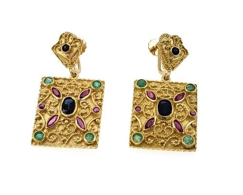 EMERALD RUBY SAPPHIRE EARRINGS 18K YELLOW GOLD ETRUSCAN BYZANTINE: EMERALD RUBY SAPPHIRE EARRINGS 18K YELLOW GOLD ETRUSCAN BYZANTINE Estate 3.70ct Multicolor Gems 18k Yellow Gold Screw Back Dangle Earrings Description These beautiful earrings are crafted from 18k yel