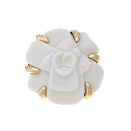 CHANEL PENDANT CAMELLIA 18K YELLOW GOLD WHITE FLOWER: The Chanel Pendant Camellia is a stunning piece made of 18k yellow gold with a white flower design. The pendant is set with a prong style and is signed by Chanel. Featuring a white stone as the main s