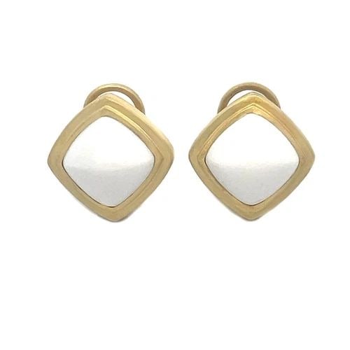 ELIZABETH RAND AGATE GOLD EARRINGS 18K YELLOW SQUARE PYRAMID CLIP ON: ELIZABETH RAND AGATE GOLD EARRINGS 18K YELLOW SQUARE PYRAMID CLIP ON Elegant and authentic by designer Elizabeth Rand, these earrings are crafted from 18k yellow gold with a satin finish featuring a s