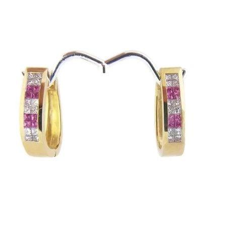 DIAMONDS PINK SAPPHIRE GOLD EARRINGS 18K YELLOW HOOP STYLE: DIAMONDS PINK SAPPHIRE GOLD EARRINGS 18K YELLOW HOOP STYLE These Diamonds & Pink Sapphire Gold Earrings are a stunning pair of 18k yellow gold hoop-style earrings with a snap closure. The main stone i