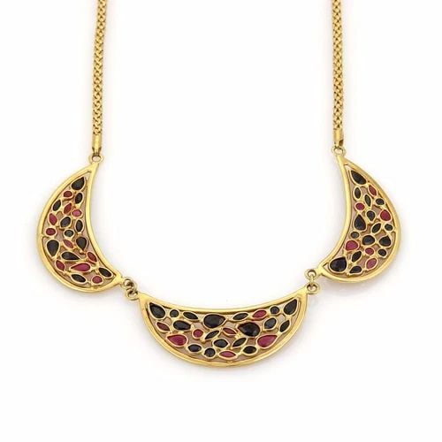 SAPPHIRE & RUBY GOLD NECKLACE 14K YELLOW TRIPLE MOTIF CENTERPIECE: SAPPHIRE & RUBY GOLD NECKLACE 14K YELLOW TRIPLE MOTIF CENTERPIECE This lovely vintage gold necklace features a striking triple crescent shape motifs as the centerpiece set in 14k yellow gold and attac