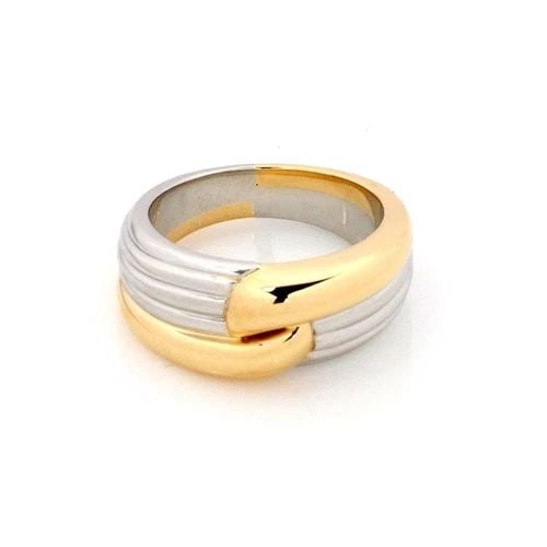 BVLGARI 18K TWO TONE GOLD RIBBED BAND RING SIZE 6.25: BVLGARI 18K TWO TONE GOLD RIBBED BAND RING SIZE 6.25 Bvlgari 18k Two Tone Gold Ribbed Band Ring Size 6.25 Description This is an authentic band ring by Bvlgari, it is crafted from 18k yellow and white