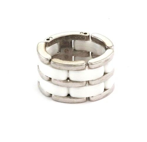 CHANEL ULTRA WHITE CERAMIC 18K GOLD 13.5MM FLEX CHAIN BAND RING SIZE 4.5: CHANEL ULTRA WHITE CERAMIC 18K GOLD 13.5MM FLEX CHAIN BAND RING SIZE 4.5 Chanel Ultra White Ceramic 18k Gold 13.5mm Flex Chain Band Ring Size 4.5 Description This is a gorgeous authentic band ring by 