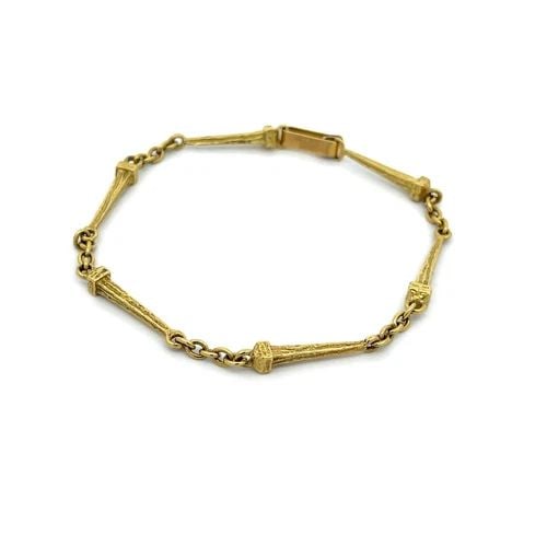 SALVADOR DALI 18K YELLOW GOLD LONG NAIL SPIKE MOTIF CHAIN BRACELET: SALVADOR DALI 18K YELLOW GOLD LONG NAIL SPIKE MOTIF CHAIN BRACELET This elegant long column post motif bracelet is by Salvador Dali, crafted from 18k yellow gold featuring a textured graduated columns