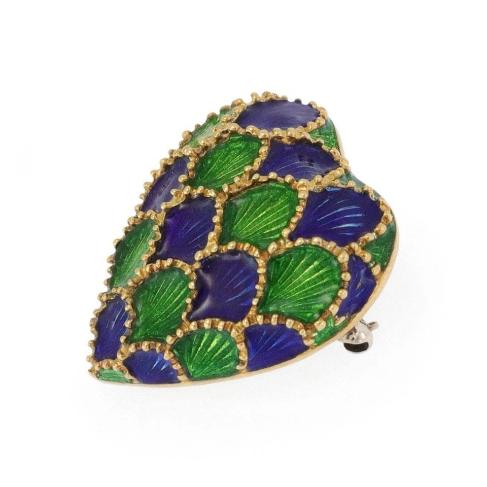 TIFFANY & CO. PENDANT PIN ENAMEL 18K YELLOW GOLD HEART: TIFFANY & CO. PENDANT PIN ENAMEL 18K YELLOW GOLD HEART The Tiffany & Co. Pendant Pin Enamel in 18k Yellow Gold with a heart shape is a luxurious and elegant piece of fine jewelry. This signed pendant 