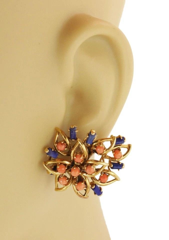 VINTAGE LAPIS & CORAL 18K YELLOW GOLD FLORAL POST CLIP HUGGIE EARRINGS: VINTAGE LAPIS & CORAL 18K YELLOW GOLD FLORAL POST CLIP HUGGIE EARRINGS Vintage Lapis & Coral 18k Yellow Gold Floral Post Clip Huggie Earrings Description This beautiful vintage pair of earrings are cr