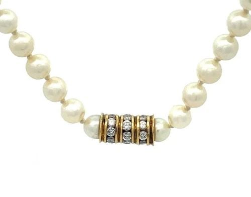 DIAMOND 18K PEARLS YELLOW GOLD 3 MOTIFS SINGLE STRAND NECKLACE: DIAMOND 18K PEARLS YELLOW GOLD 3 MOTIFS SINGLE STRAND NECKLACE This is a lovely pearl necklace, there are three 18k yellow gold barrel motifs and lobster clasp. The center triple ring has channel set 