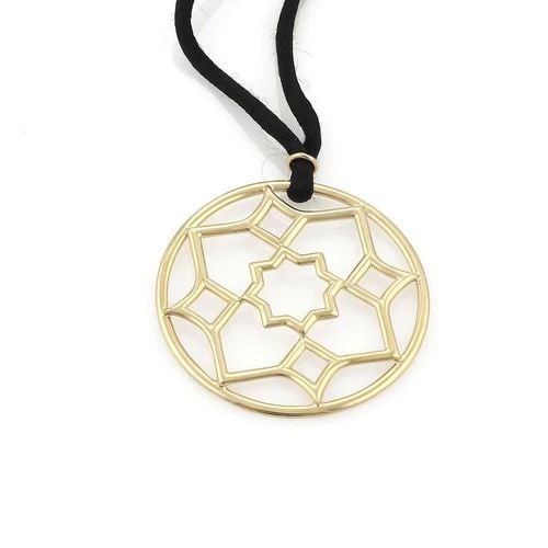 TIFFANY & CO. ROUND PENDANT PICASSO ZELLIGE 18K GOLD CORD NECKLACE LARGE: TIFFANY & CO. ROUND PENDANT PICASSO ZELLIGE 18K GOLD CORD NECKLACE LARGE Tiffany & Co. Picasso Zellige 18k Gold Large Round Pendant Cord Necklace Description The lovely Zellige collection from Tiffany