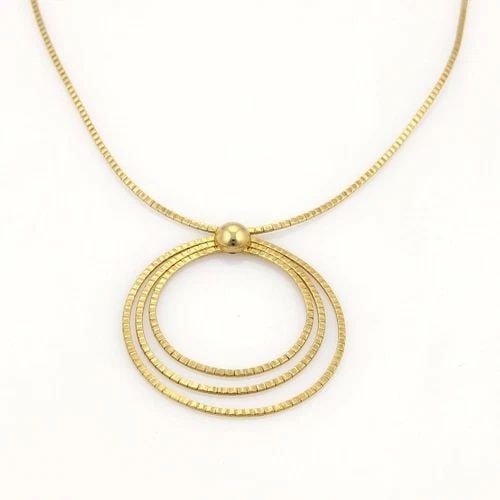 GOLD 18K CIRCLE PENDANT LARGE HAND HAMMERED TRIPLE CIRCLE W/CHAIN: GOLD 18K CIRCLE PENDANT LARGE HAND HAMMERED TRIPLE CIRCLE W/CHAIN This is a beautiful necklace, it is crafted from 18k yellow gold with a slim soft flexible necklace and a triple graduated circle pend