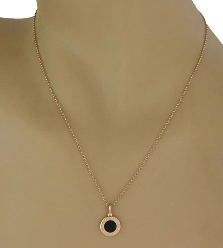 BVLGARI ENGRAVED ONYX 18K YELLOW GOLD ROUND BEZEL PENDANT & CHAIN NECKLACE: BVLGARI ENGRAVED ONYX 18K YELLOW GOLD ROUND BEZEL PENDANT & CHAIN NECKLACE This elite authentic Bvlgari piece is finely crafted from 18k yellow gold. It features a beautiful circular pendant engraved 