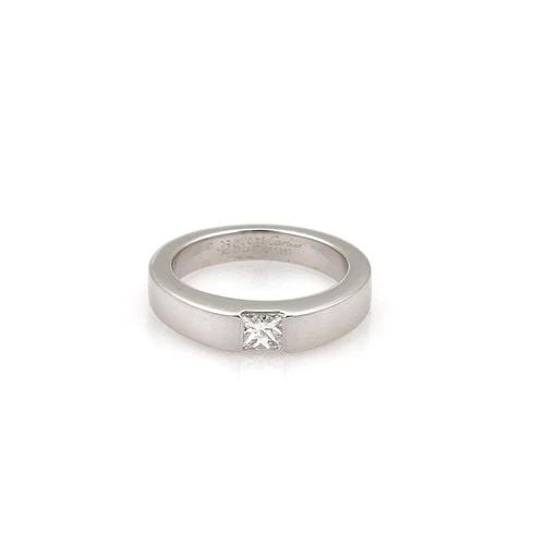 CARTIER DIAMOND GOLD RING 18K WHITE TACK BAND SIZE EU 47-US 4: CARTIER DIAMOND GOLD RING 18K WHITE TACK BAND SIZE EU 47-US 4 This is an authentic solitaire diamond band ring from Cartier; it is crafted from solid 18k white gold with a high polished finish and boa