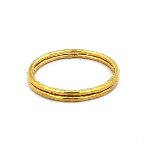 GOLD 18K SET OF 2 BANGLE HAMMERED YELLOW TUBE STACKABLE STYLE: GOLD 18K SET OF 2 BANGLE HAMMERED YELLOW TUBE STACKABLE STYLE The product is a set of two 18k yellow gold bangle bracelets with a hammered finish in a stackable style. With a length of 7.5 inches, the
