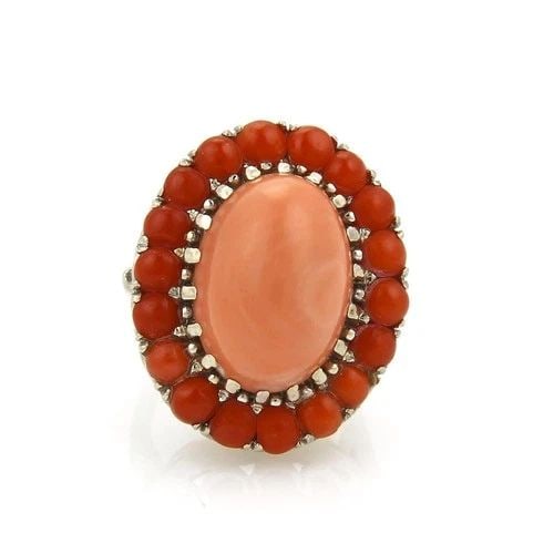 CORAL 14K GOLD RING WHITE LARGE OVAL TOP DOME SHAPE RETRO: CORAL 14K GOLD RING WHITE LARGE OVAL TOP DOME SHAPE RETRO This is a magnificent Retro Era ring, it is crafted from 14k white gold with a polished finish, featuring a curved cut out gallery oval frame.