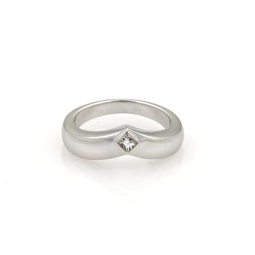 CARTIER DIAMOND GOLD RING 18K WHITE V SHAPE BAND SIZE 5.5 CERT: CARTIER DIAMOND GOLD RING 18K WHITE V SHAPE BAND SIZE 5.5 CERT The Cartier diamond gold ring is a stunning piece of fine jewelry featuring a V-shaped on the front center of the band made of 18k white 